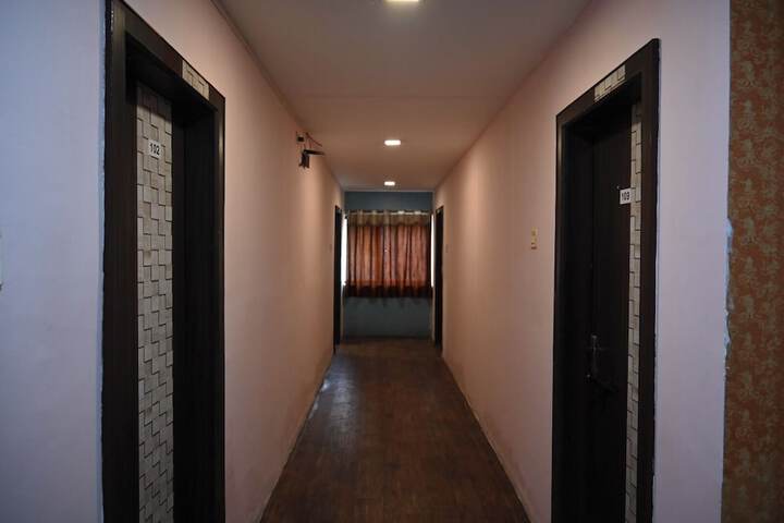 Room 8 of 16