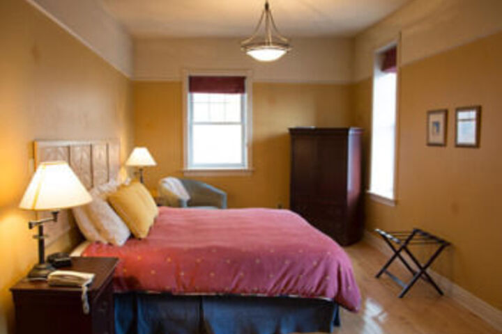 Room 5 of 10