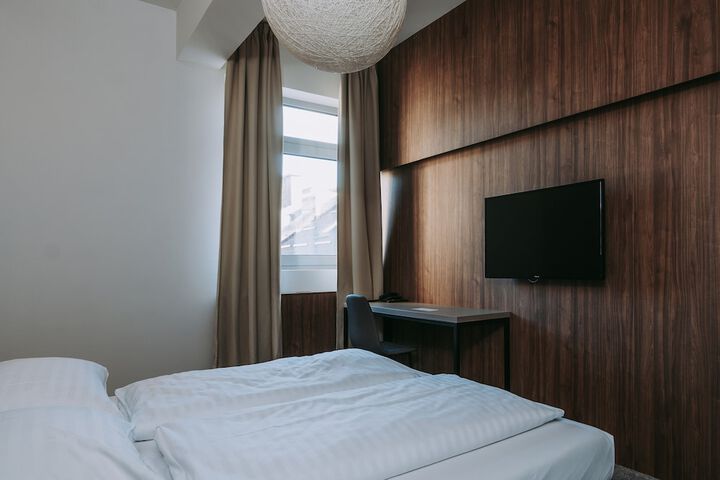 Room 5 of 129