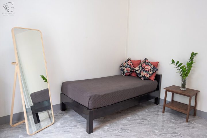 Room 25 of 272