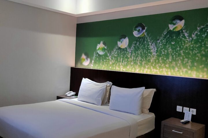 Room 8 of 77