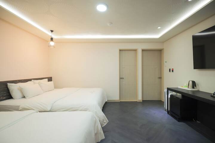 Room 40 of 84