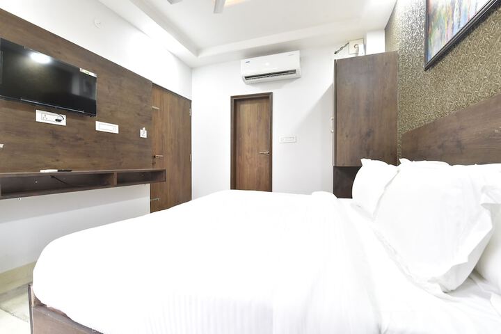 Room 7 of 33