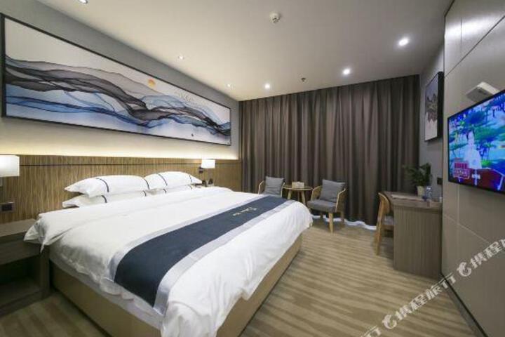 Bolton Hotel