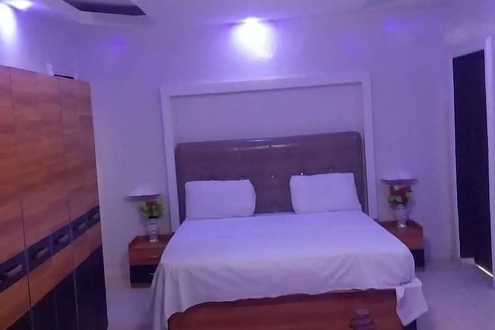 Room 22 of 28