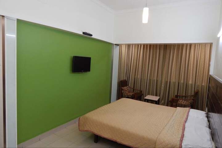 Room 4 of 40