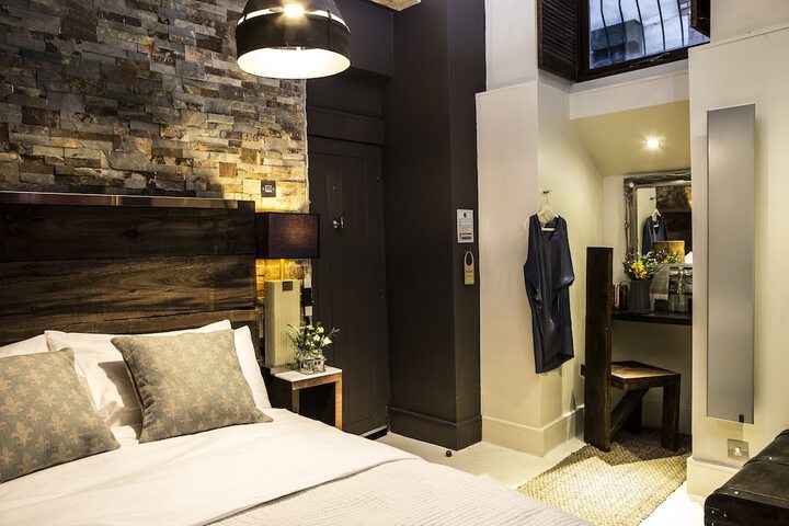 Room 13 of 42