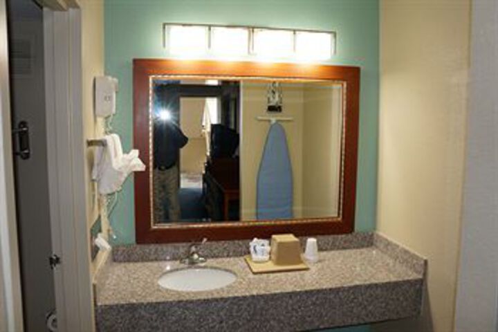 Room 6 of 39
