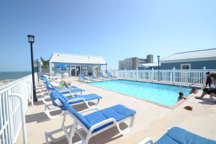 Rooftop pool