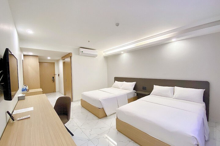 Room 17 of 34