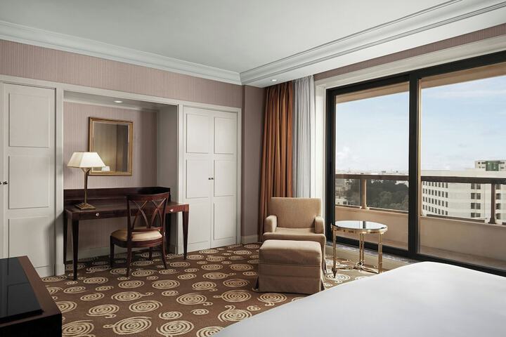 Room 32 of 131
