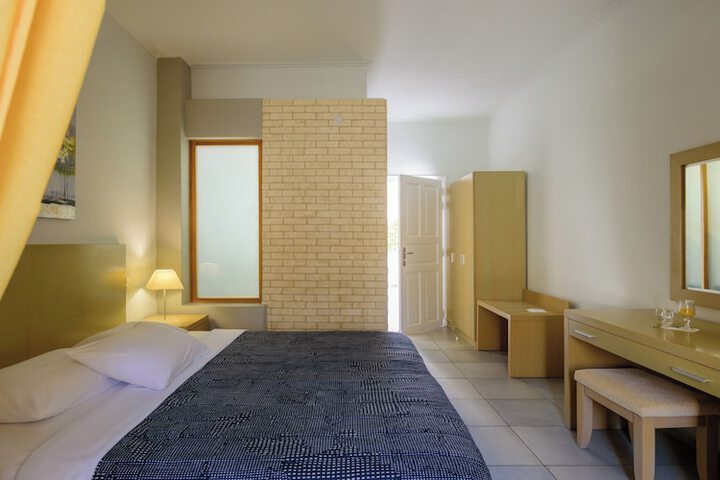 Room 15 of 317