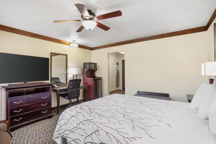 Room 19 of 62