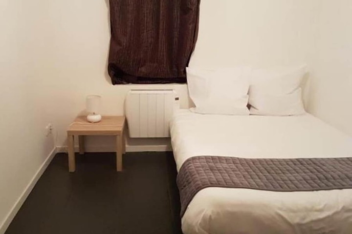 Room 5 of 17