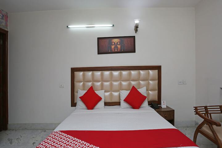 Room 9 of 26