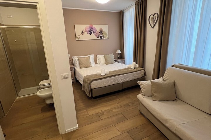 Room 11 of 30