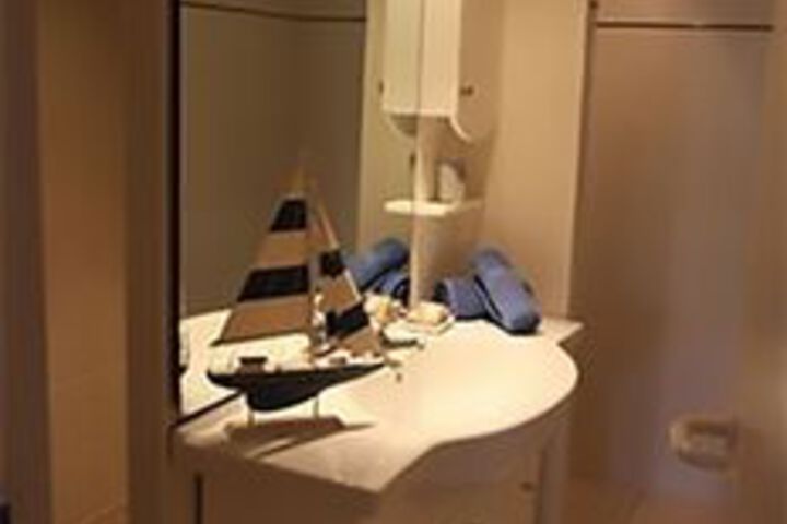 Room 9 of 79