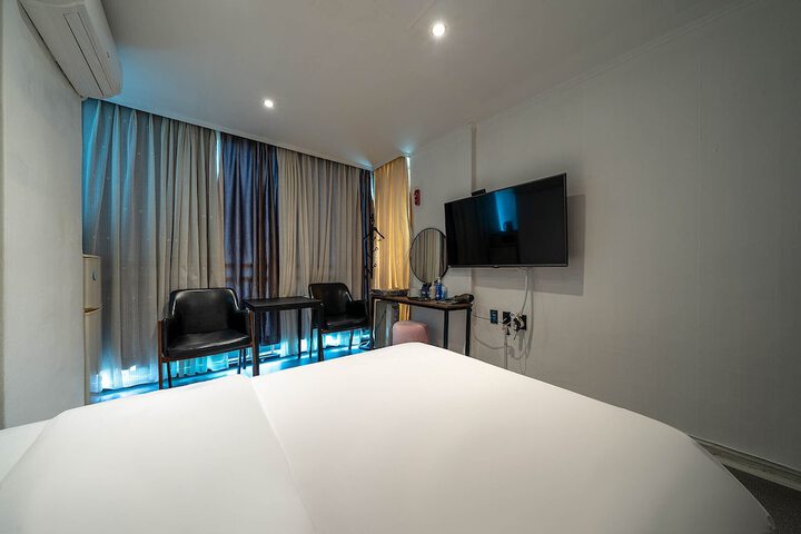 Room 18 of 82