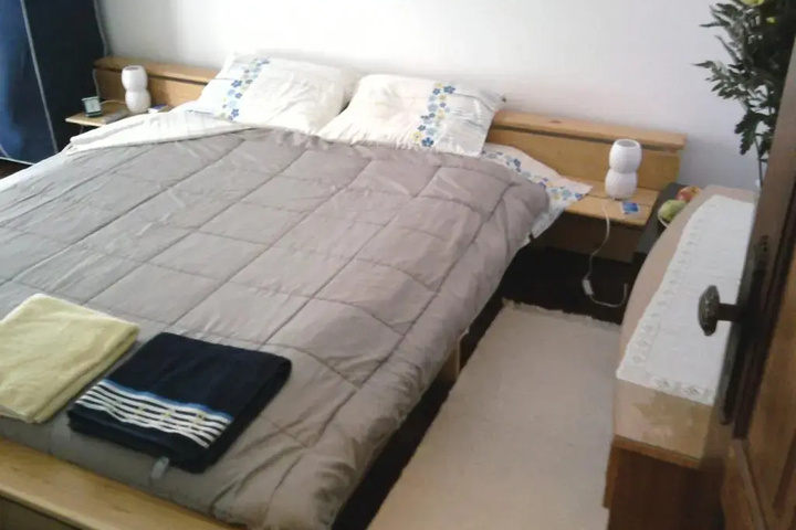 Room 2 of 16