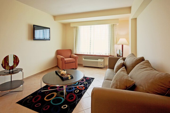Room 9 of 75