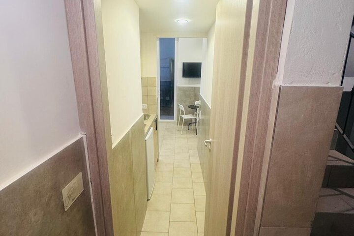 Room 8 of 27