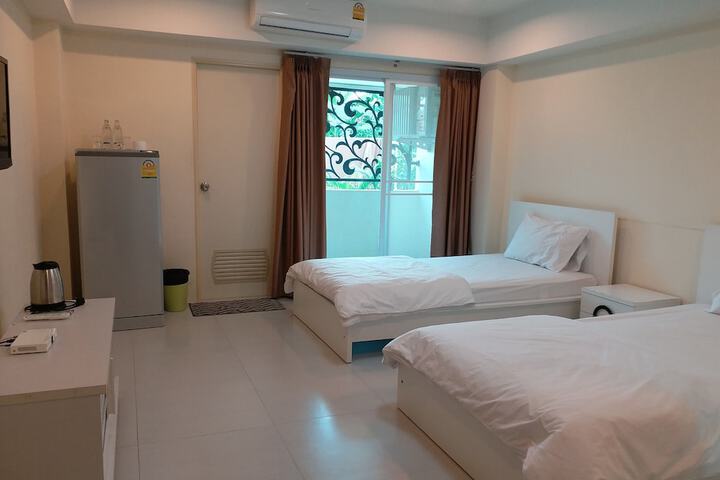 Room 2 of 44