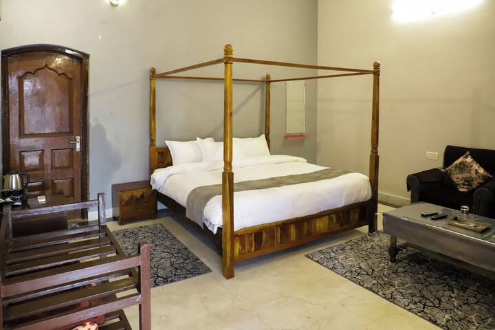Room 6 of 56