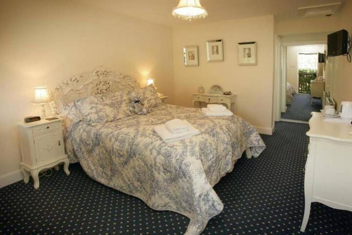 CROCKSTEAD FARM HOTEL