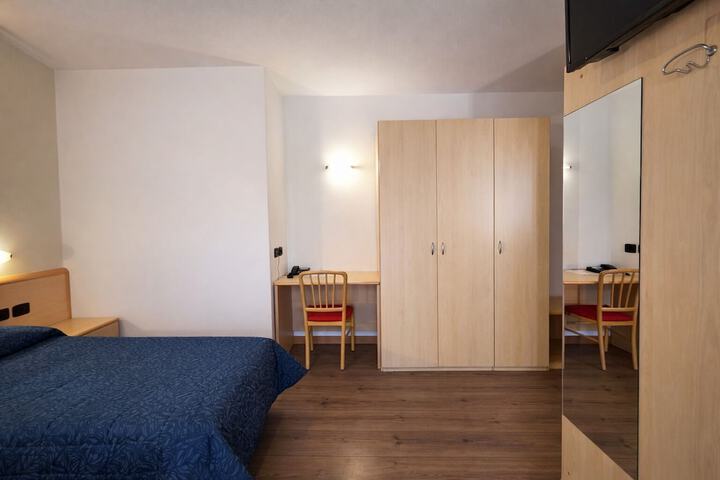 Room 34 of 117