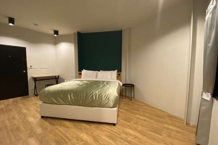 Room 13 of 30