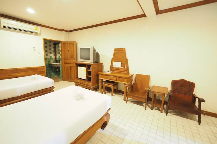 Room 8 of 32