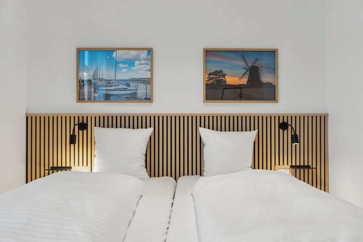 Room 9 of 28