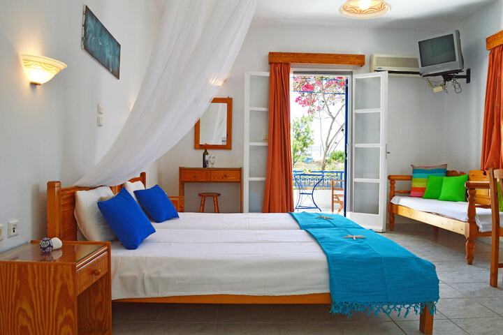 Room 4 of 60