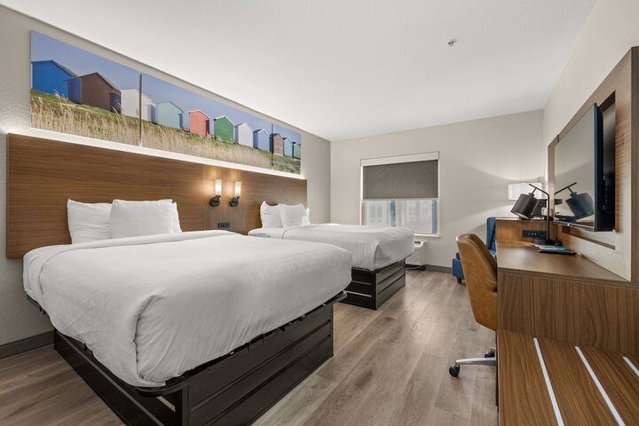 Premium 2 Queen Beds (1 of 16)