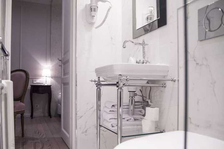 Room 40 of 62