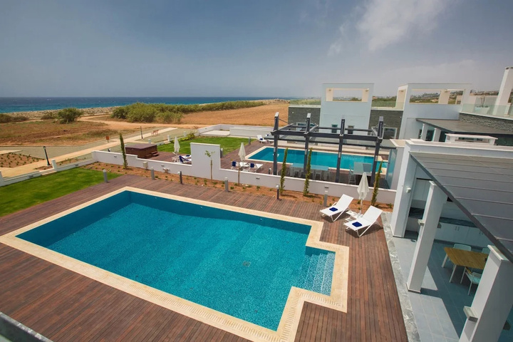 Pool 14 of 25