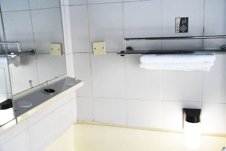 Room 12 of 25