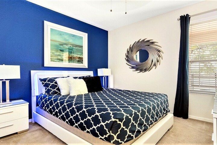 Room 305 of 710