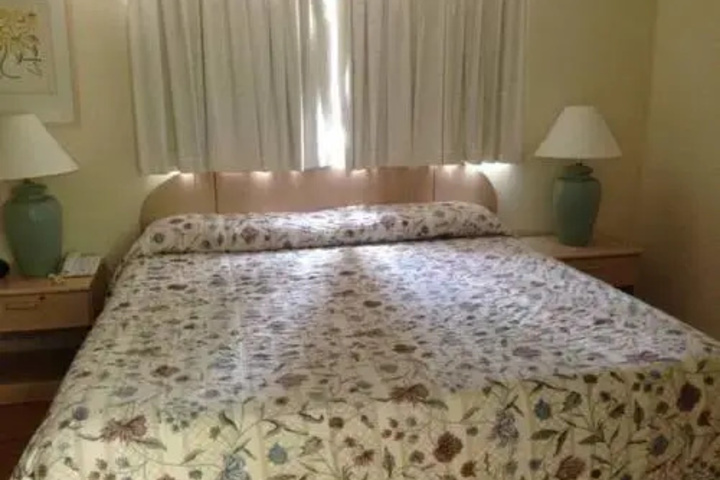 Room 2 of 10