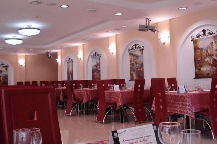 Dining 31 of 40
