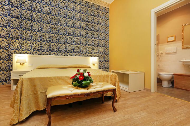 Room 12 of 37