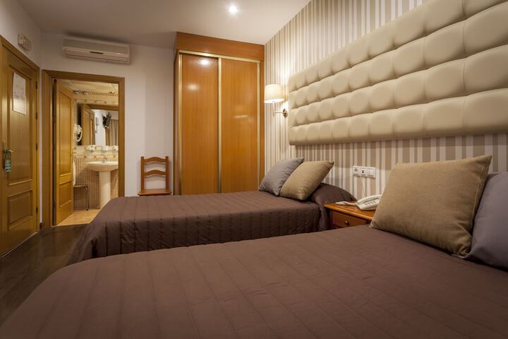 Room 13 of 52