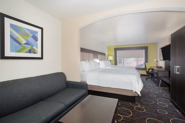 Room 11 of 32