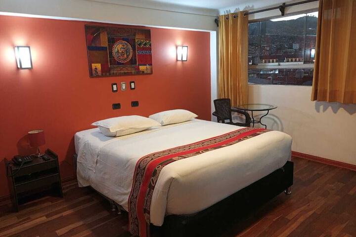 Room 7 of 18