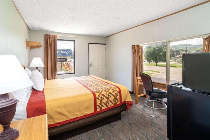 1 King Bed (1 of 3)