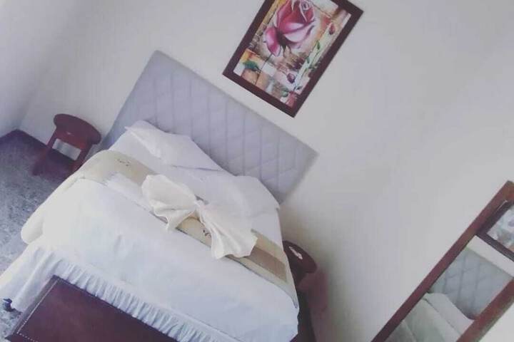 Room 5 of 12