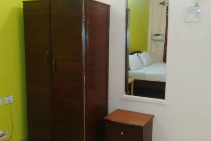 Room 4 of 6