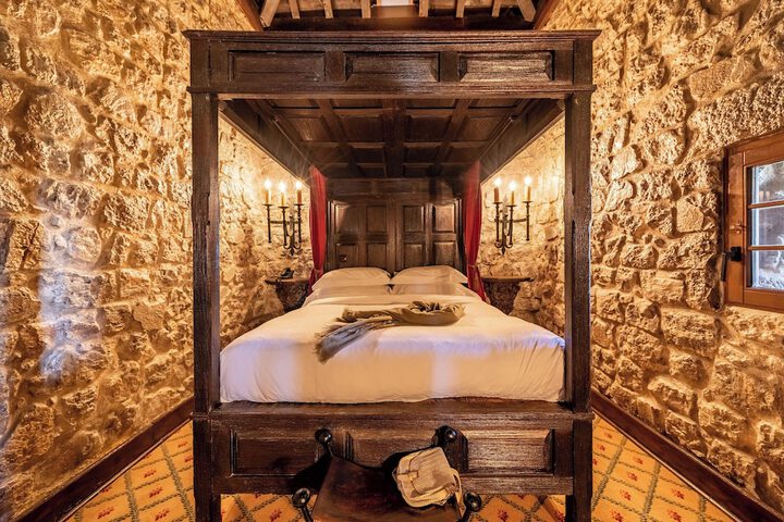 Room 27 of 52