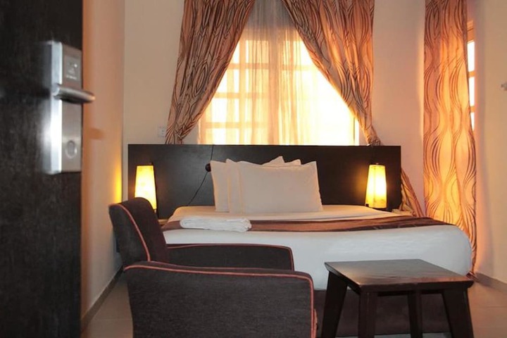 Room 4 of 14