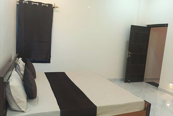 Room 7 of 19